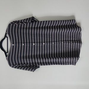 Pink Clover T-shirt with Buttons Down Back XL